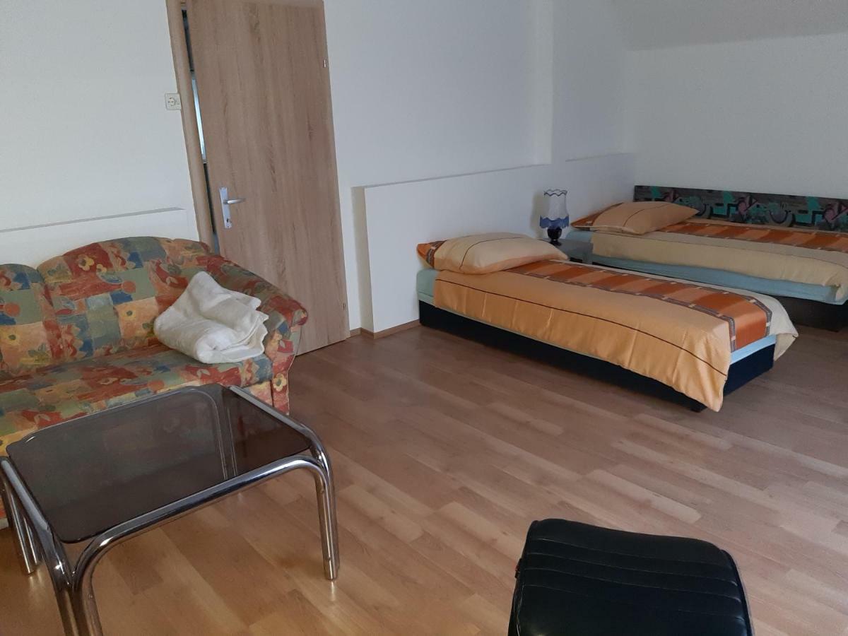 Privatzimmer Roland Hutten Ngoại thất bức ảnh